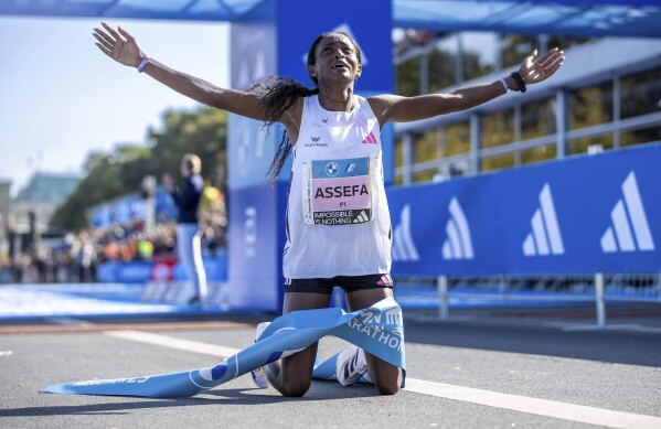 Berlin Marathon 2023 Tigst Assefa shatters the women s world
